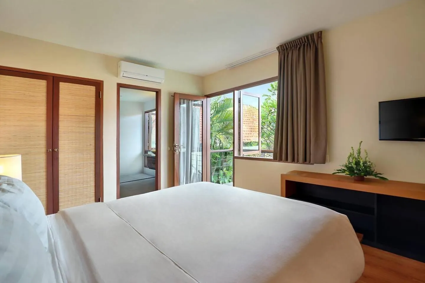 Super Value 4 Bedroom, Walk To Bintang Supermarket 세미냑
