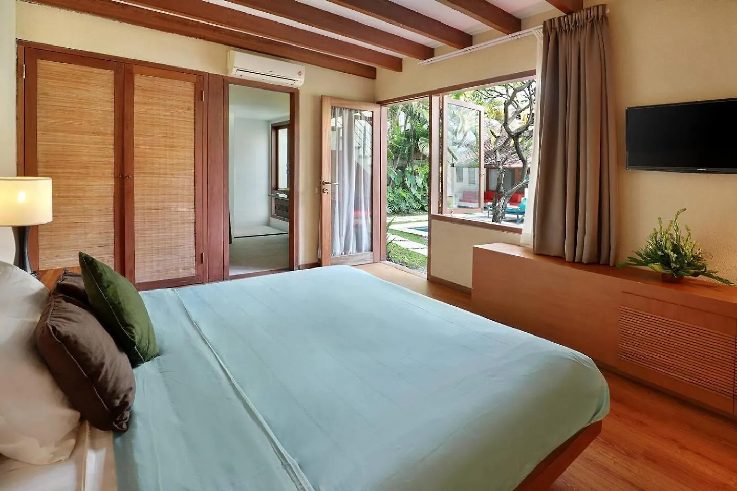 Super Value 4 Bedroom, Walk To Bintang Supermarket 세미냑 0*,  인도네시아