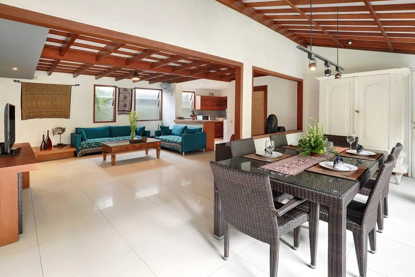 빌라 Super Value 4 Bedroom, Walk To Bintang Supermarket 세미냑